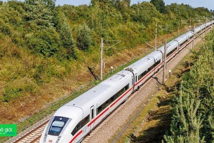 Khảo sát địa chất công trình là bước đầu tiên và quan trọng nhất trong bất kỳ dự án xây dựng nào, đặc biệt là các tuyến đường cao tốc, để hiểu rõ đặc điểm nền đất.